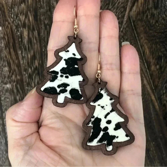 Black & White Cow Spot Christmas Tree Animal Print Wooden Drop Earrings NWT - Picture 1 of 4